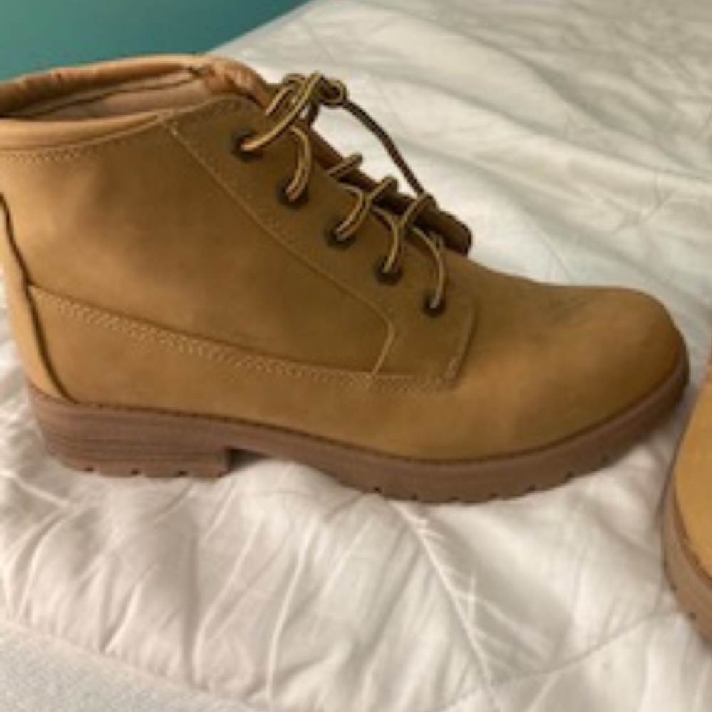 Lace up construction boot